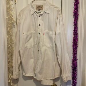 Men’s Levi’s shirt